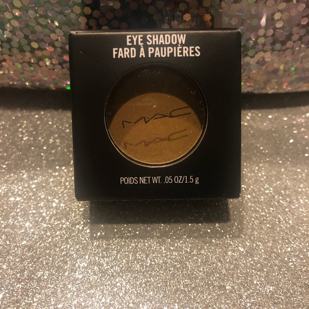 BNIB! MAC Satin Eyeshadow single in Natural Wilderness 👁